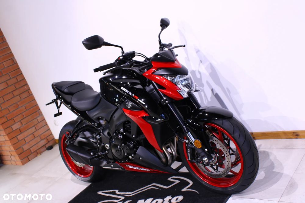 Suzuki GSX - 3