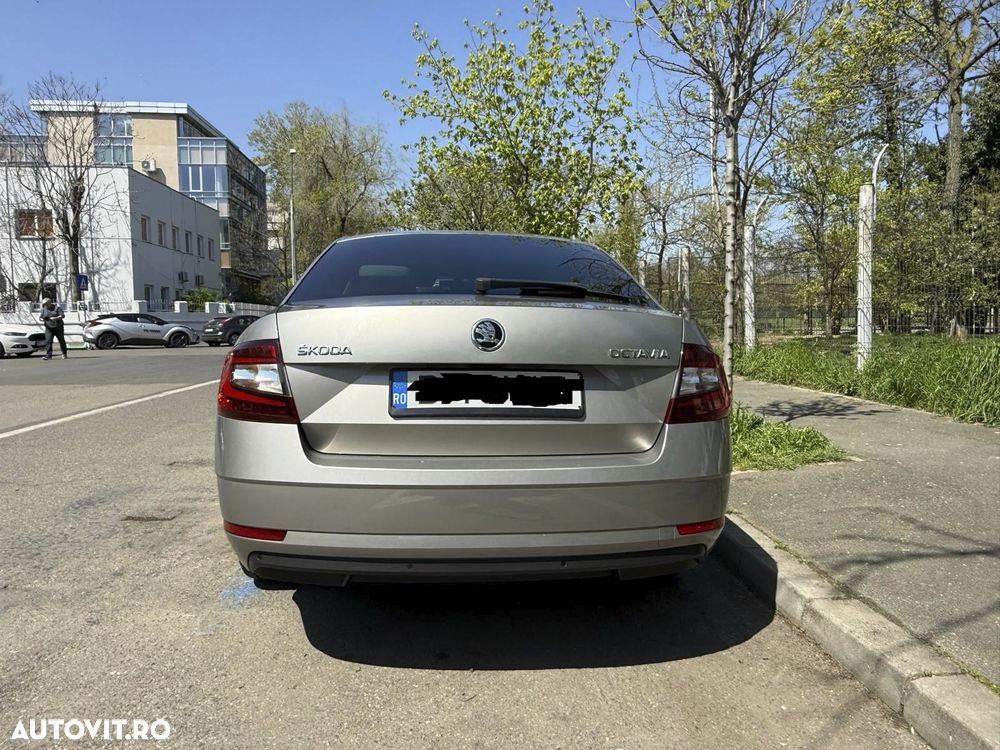 Skoda Octavia 1.6 TDI DSG Style - 4