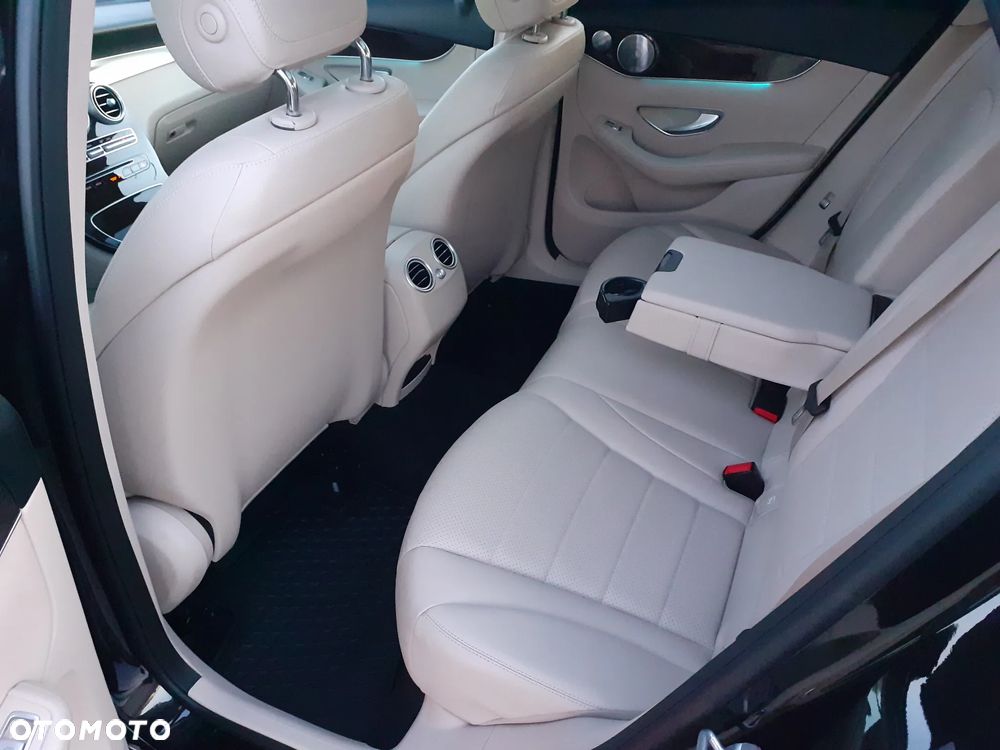 Mercedes-Benz GLC 220 d 4Matic 9G-TRONIC AMG Line - 24
