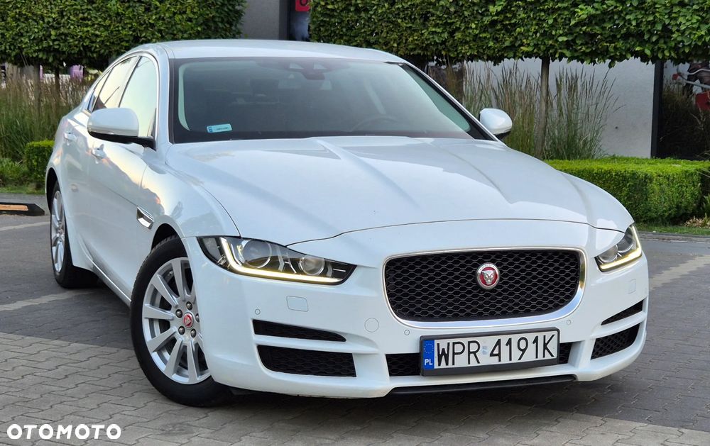 Jaguar XE 2.0 D R-Sport - 1