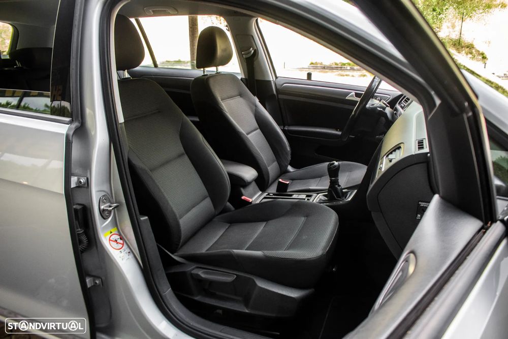 VW Golf Variant 1.6 TDi SCR Comfortline - 24