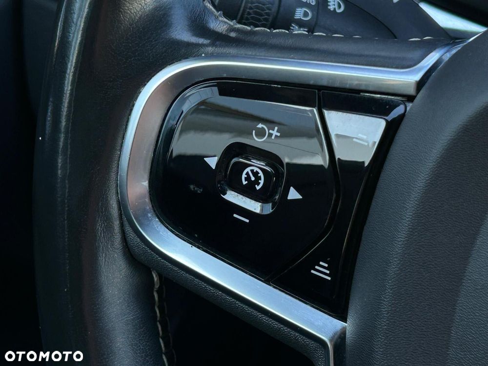 Volvo XC 60 D4 R-Design - 20