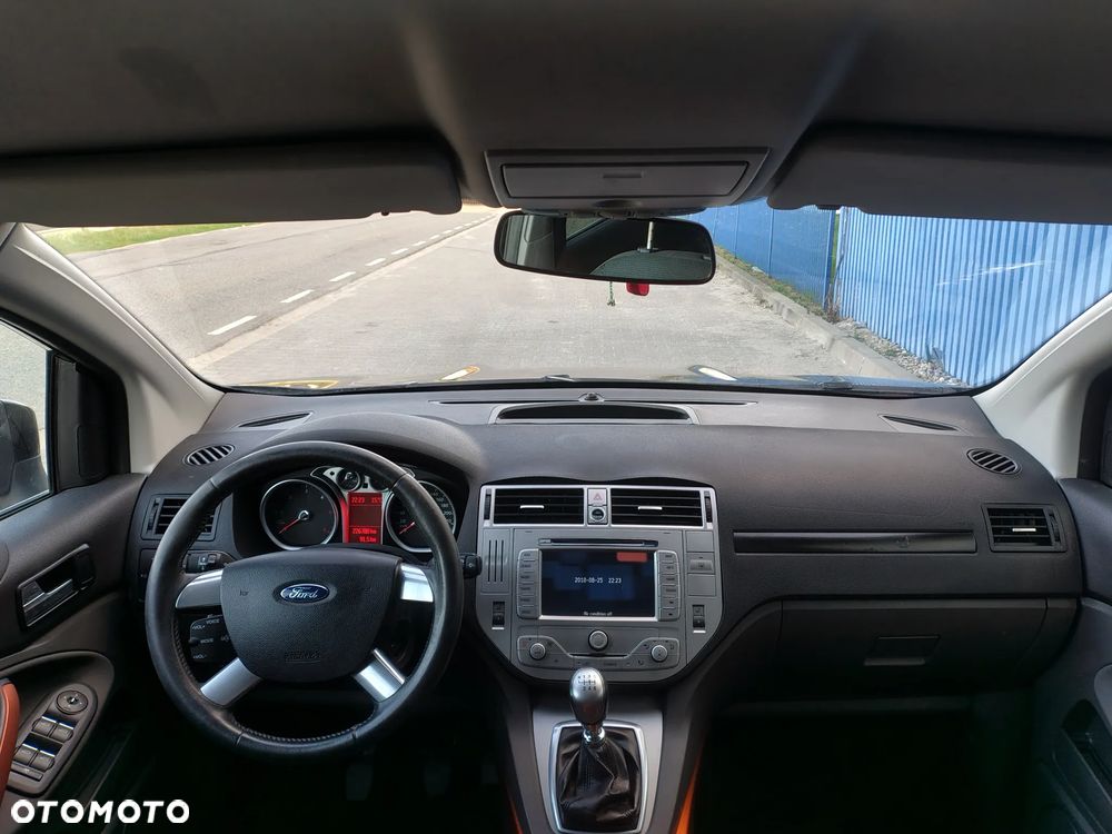 Ford Kuga 2.0 TDCi 2x4 Titanium - 6