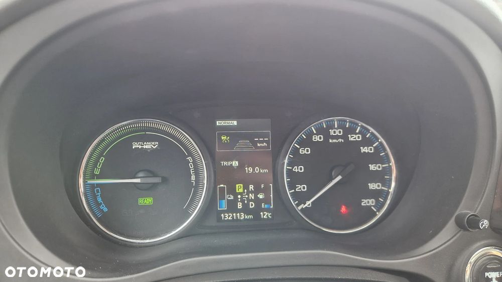 Mitsubishi Outlander 2.0 4WD Top - 13