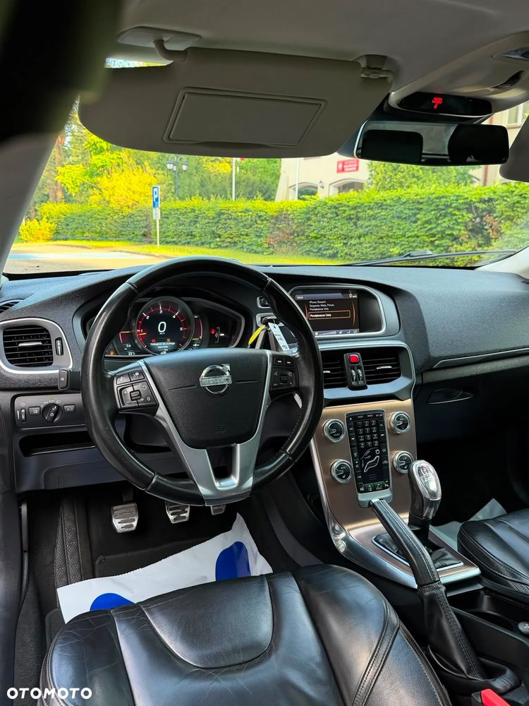 Volvo V40 Cross Country - 9