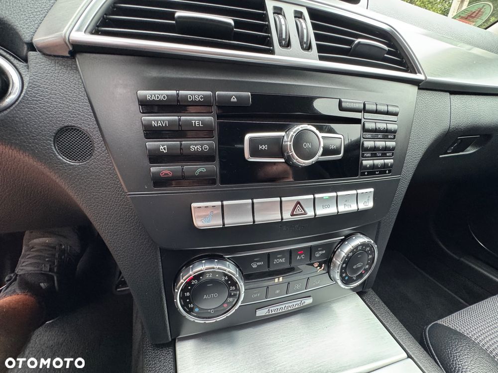 Mercedes-Benz Klasa C 180 BlueEFFICIENCY 7G-TRONIC Avantgarde - 34