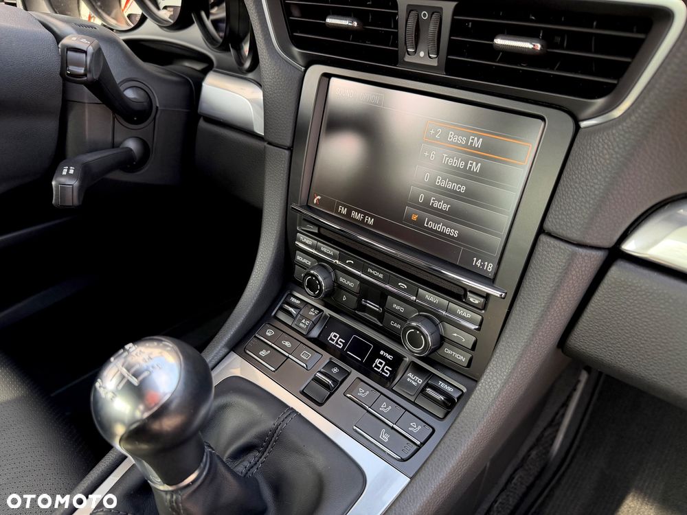 Porsche 911 Carrera - 23
