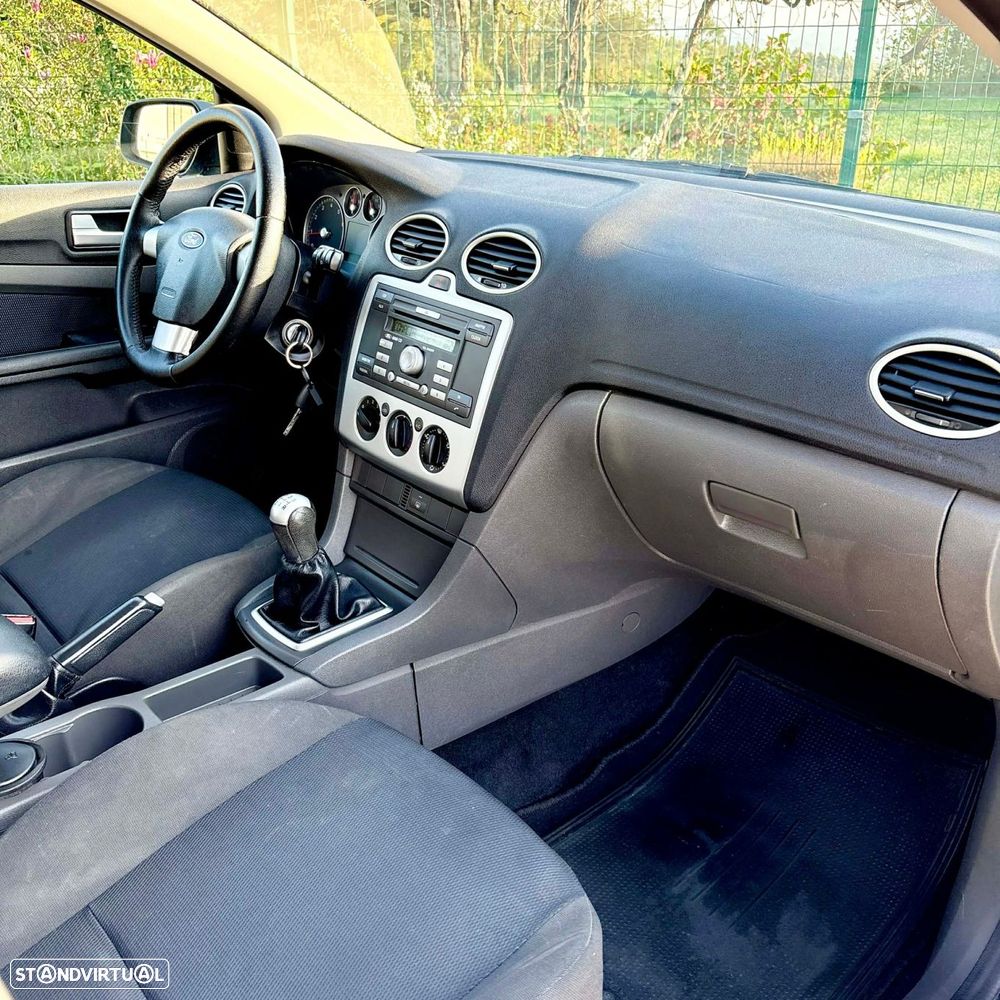 Ford Focus 1.4 16V S - 4