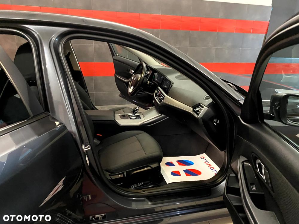 BMW Seria 3 320d Sport - 22
