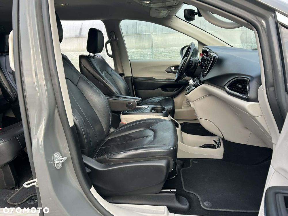 Chrysler Pacifica - 24