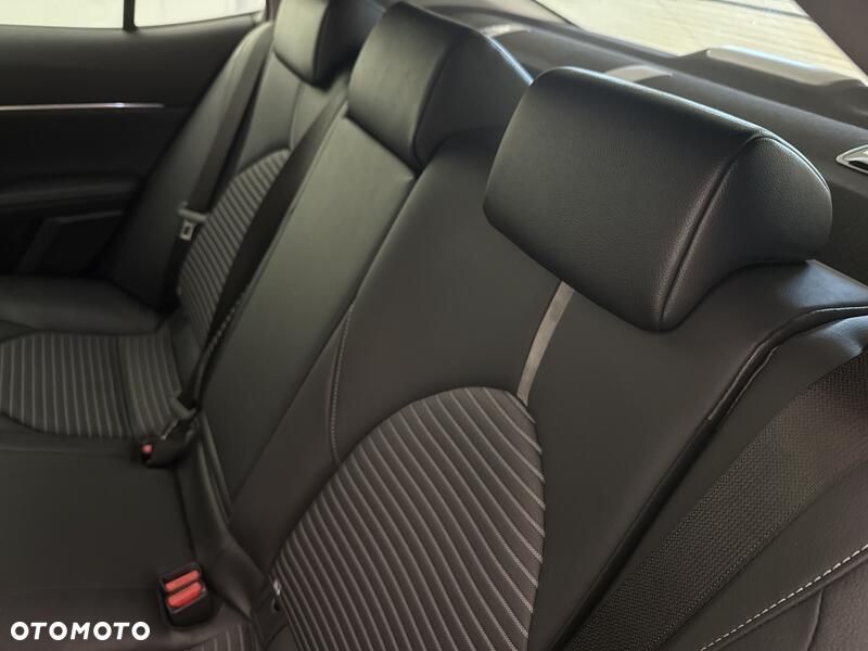 Toyota Camry 2.5 Hybrid Prestige CVT - 21
