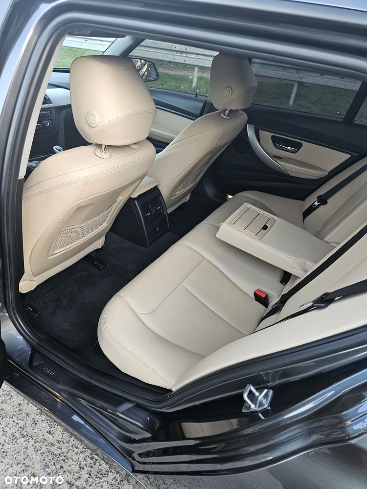BMW Seria 3 320d Efficient Dynamics Edition - 14