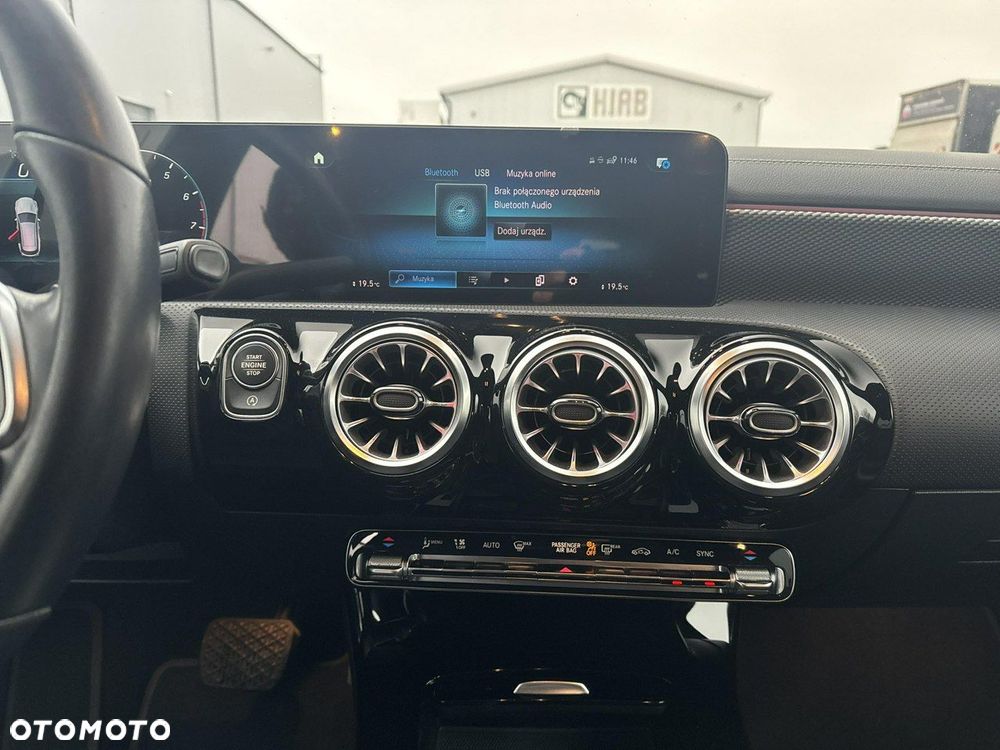 Mercedes-Benz CLA - 25