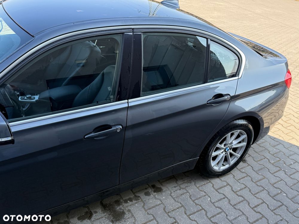 BMW Seria 3 318d Luxury Line - 17