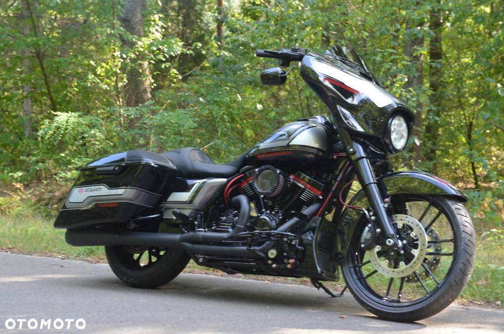 Harley-Davidson Touring Street Glide - 39