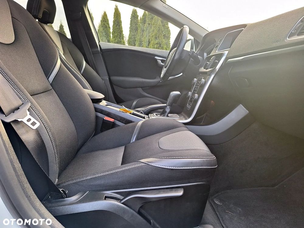 Volvo V40 D2 Momentum - 21
