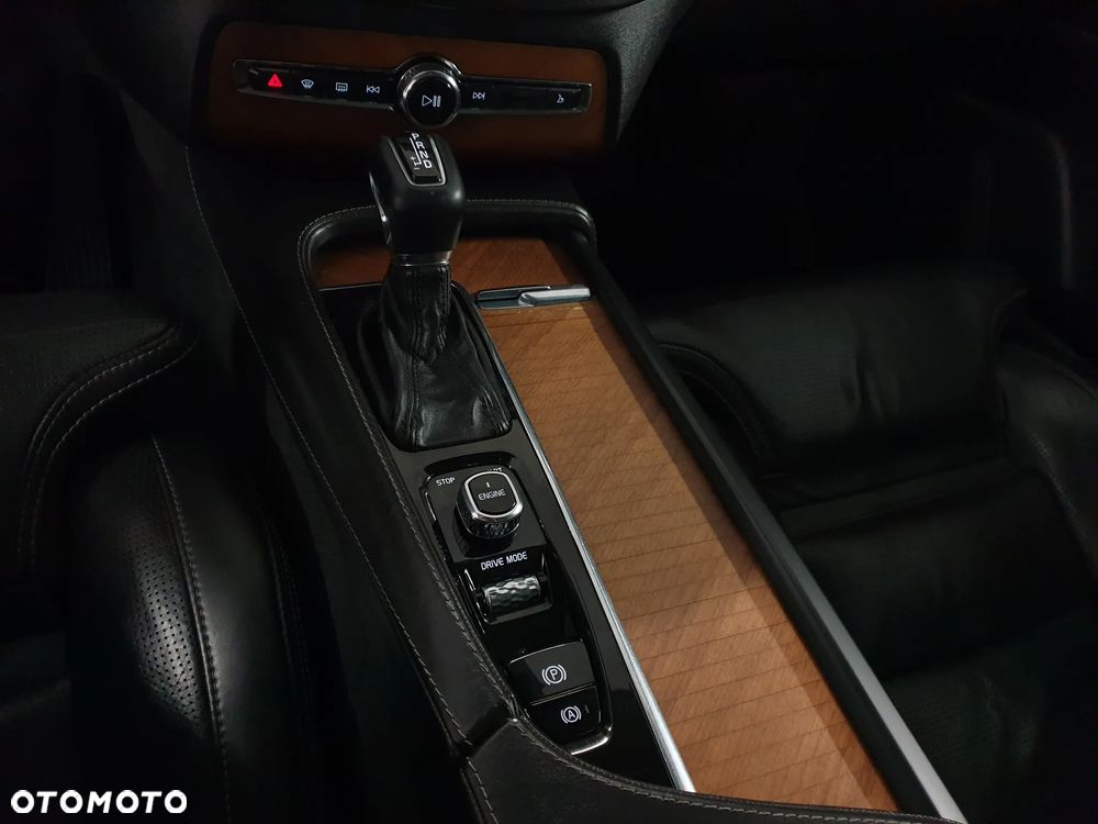 Volvo XC 90 D5 AWD Inscription 7os - 33