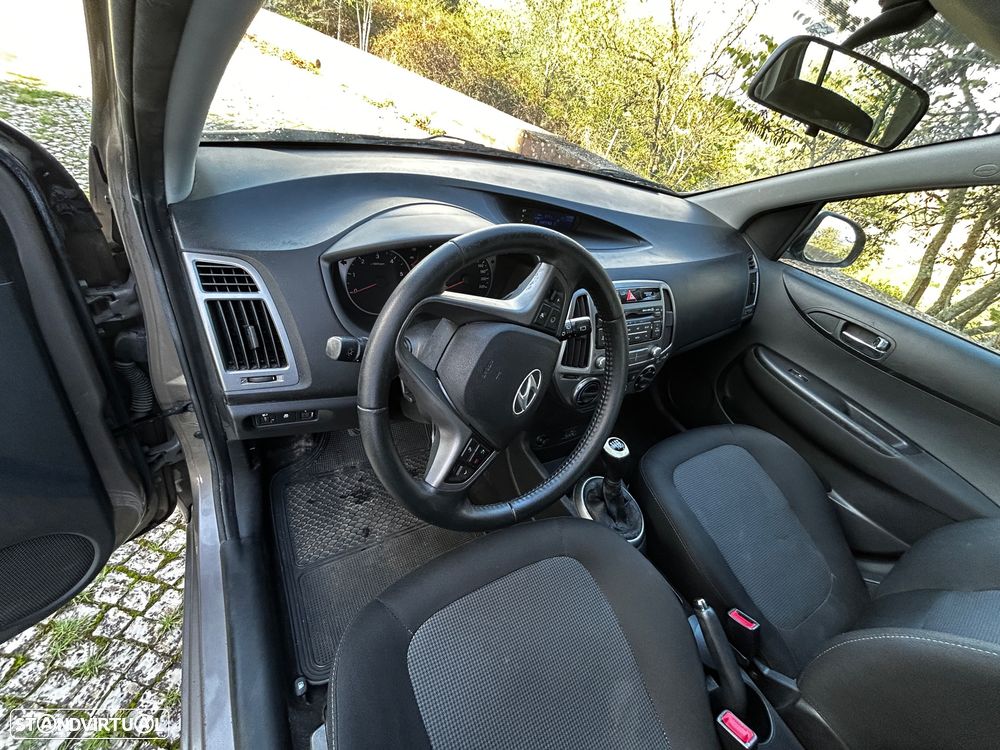 Hyundai i20 1.1 CRDi Urban - 29