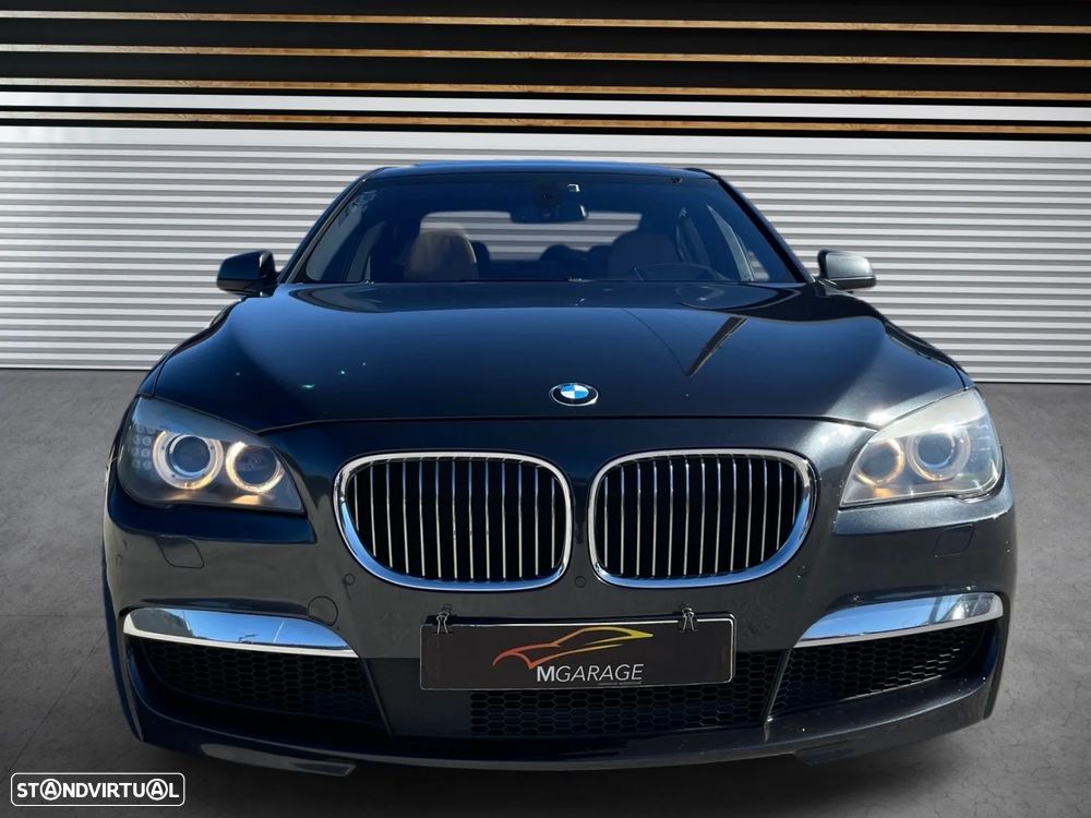BMW 740 d Pack M - 38