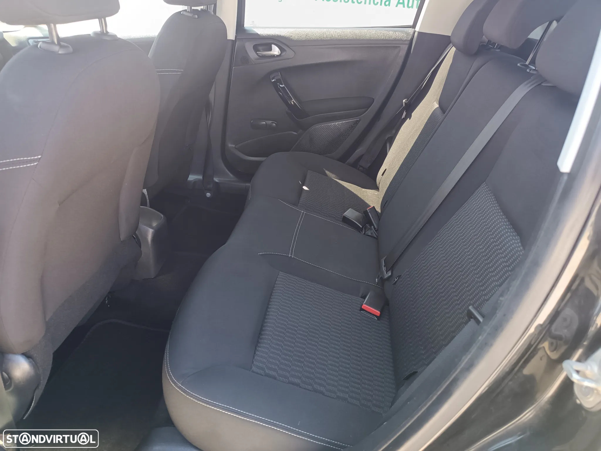 Peugeot 208 1.2 PureTech Style - 18