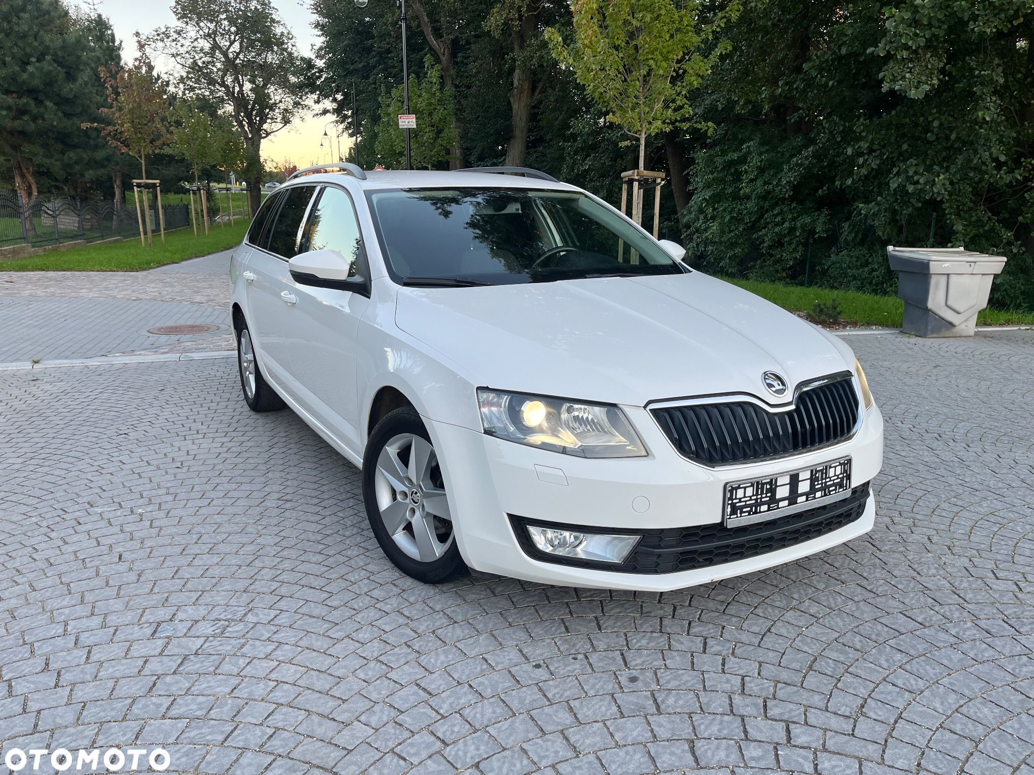 Skoda Octavia 2.0 TDI Elegance DSG - 1