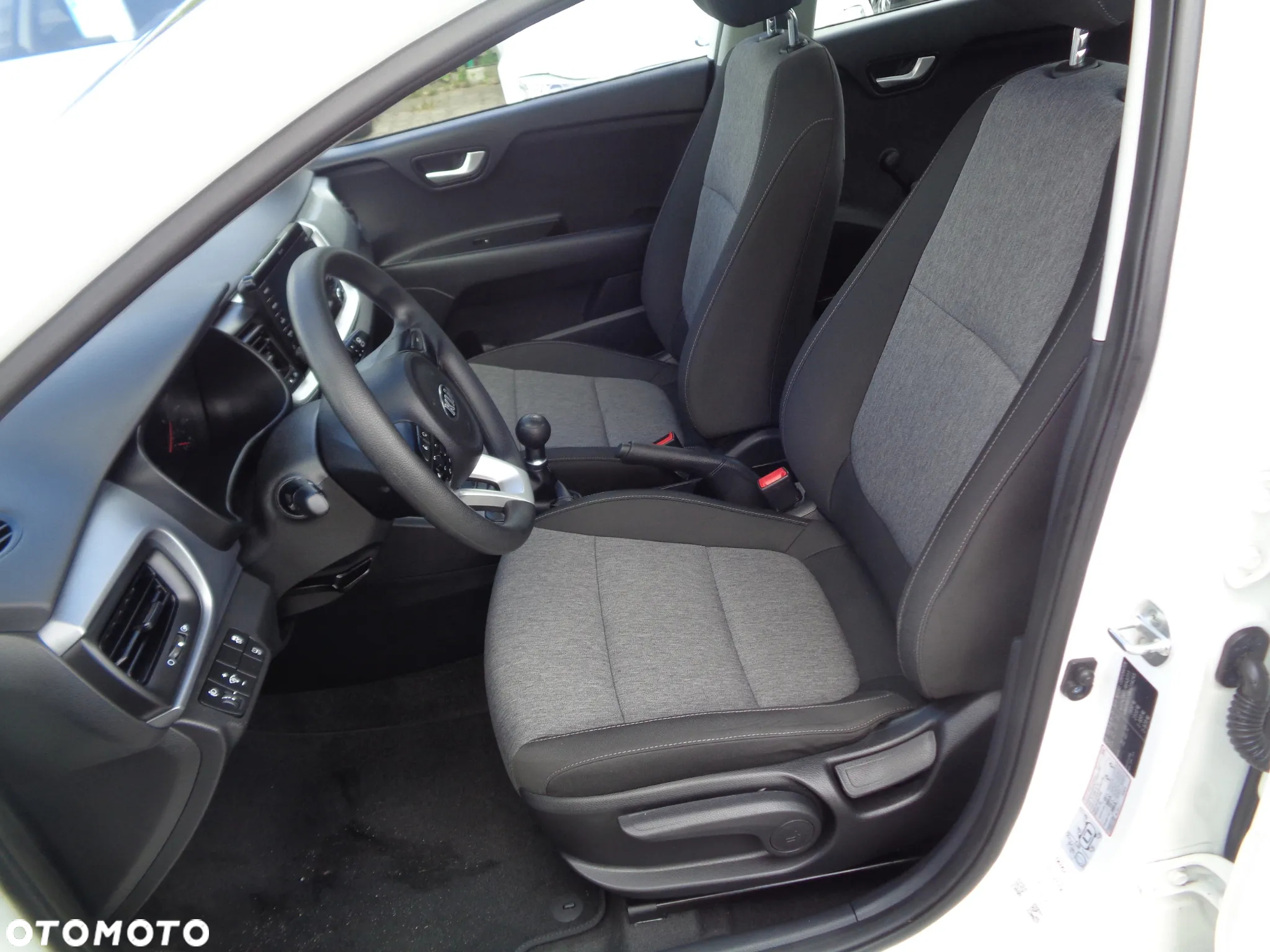 Kia Stonic 1.2 M - 11
