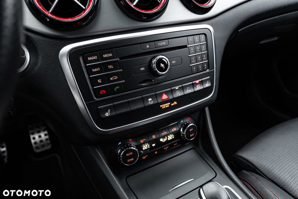 Mercedes-Benz CLA AMG 45 4Matic 7G-DCT - 33