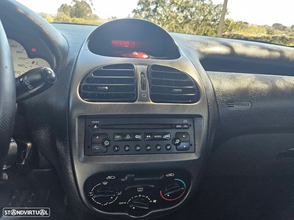 Peugeot 206 1.1 Color Line - 11