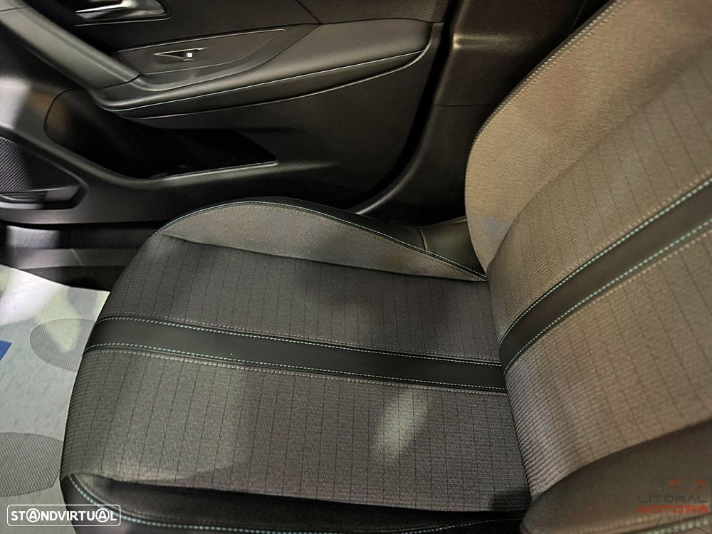 Peugeot 2008 1.2 PureTech Allure - 21