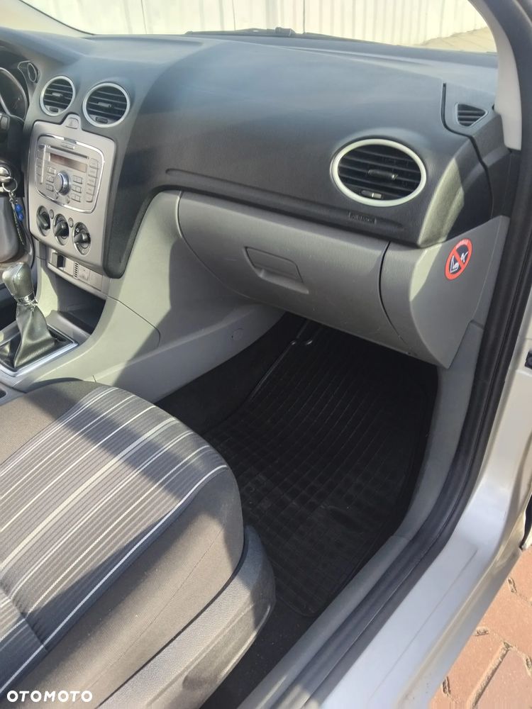 Ford Focus 1.6 Ambiente - 10
