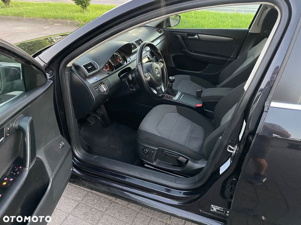 Volkswagen Passat 2.0 TDI DPF BlueMotion Technology Comfortline - 20