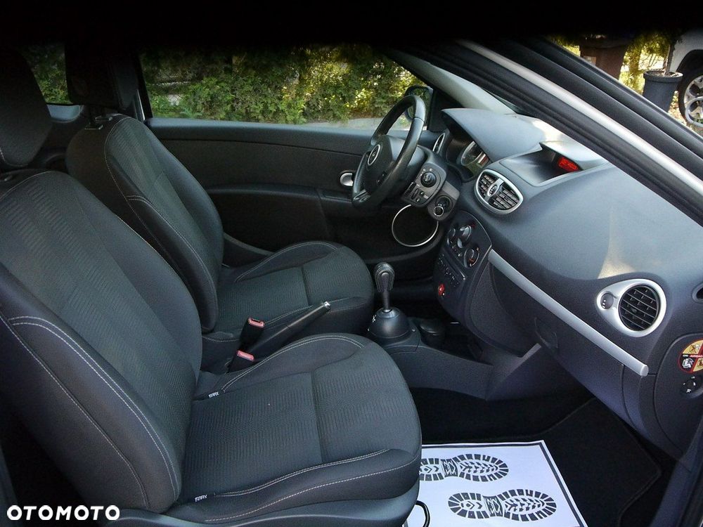 Renault Clio - 25