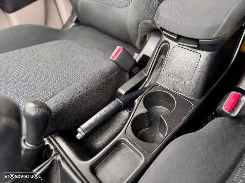 Mitsubishi L200 2.5 DI-D CD Invite AC 4WD - 31