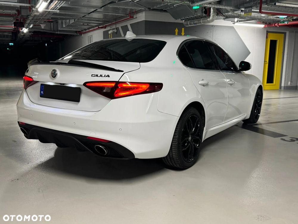 Alfa Romeo Giulia - 13