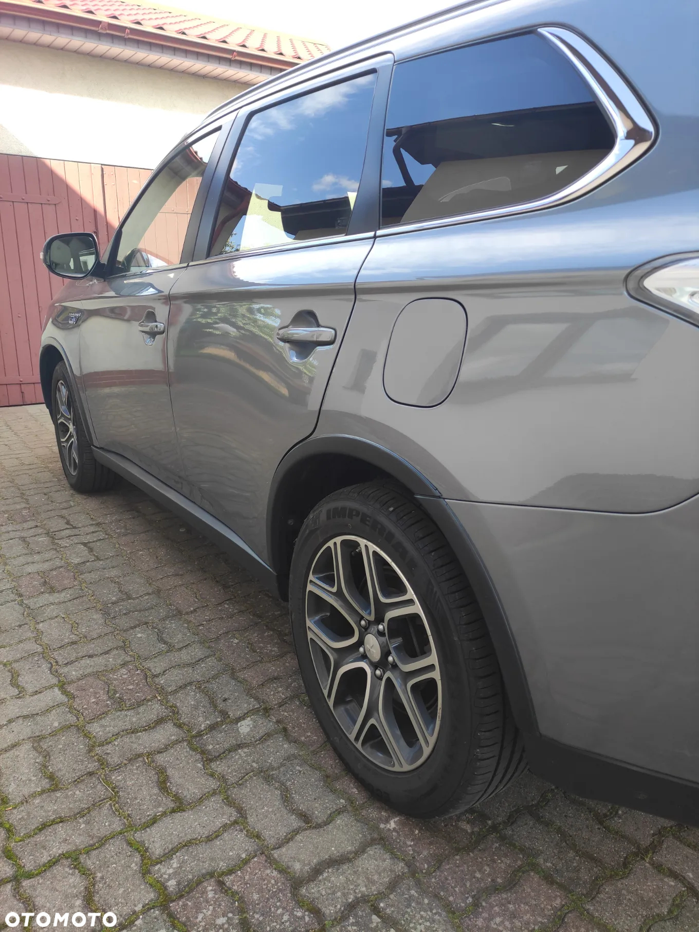 Mitsubishi Outlander 2.0 4WD Plug-In Hybrid Plus - 2