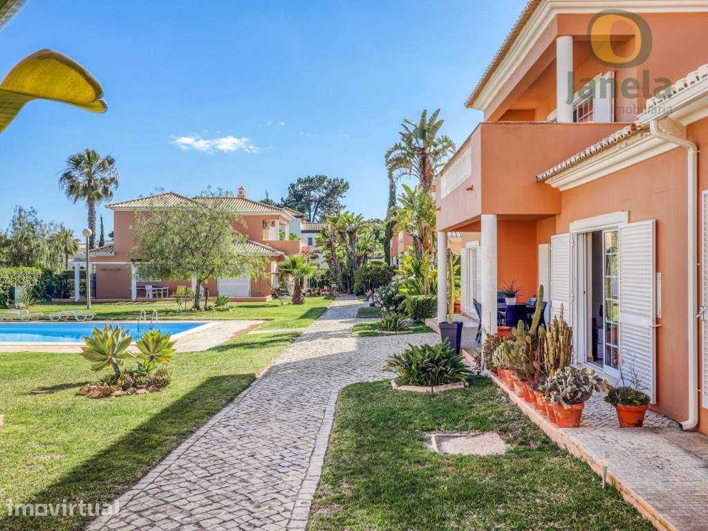 Moradia T3 com Garagem e Piscina no Vila Sol - Grande imagem: 4/28