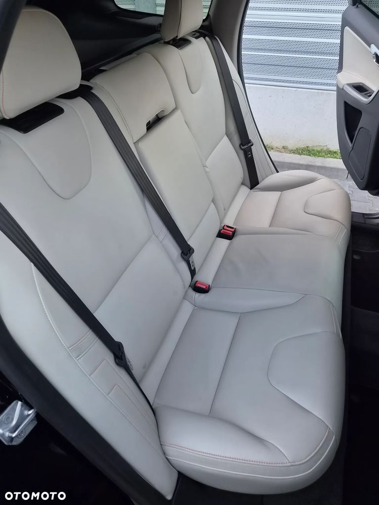 Volvo XC 60 D3 Drive-E Ocean Race - 24