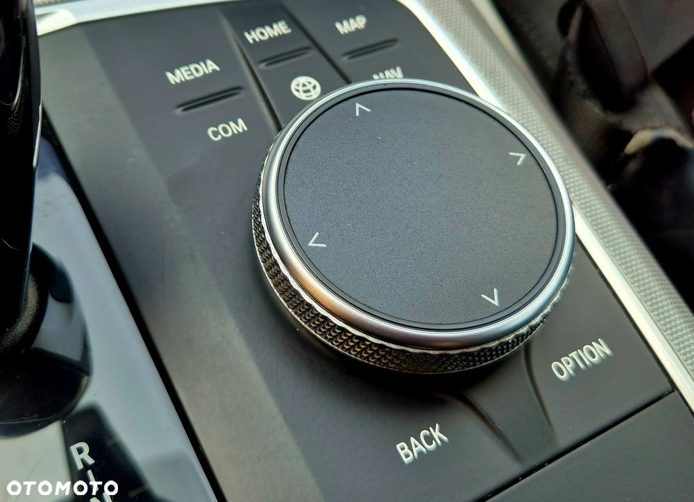 BMW Seria 3 320d Edition Luxury Line Purity - 24