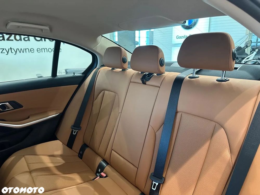 BMW Seria 3 318i M Sport - 15