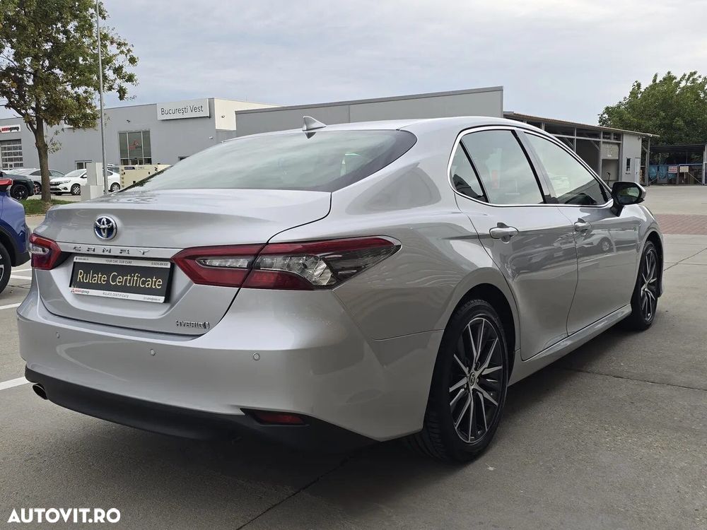 Toyota Camry - 5