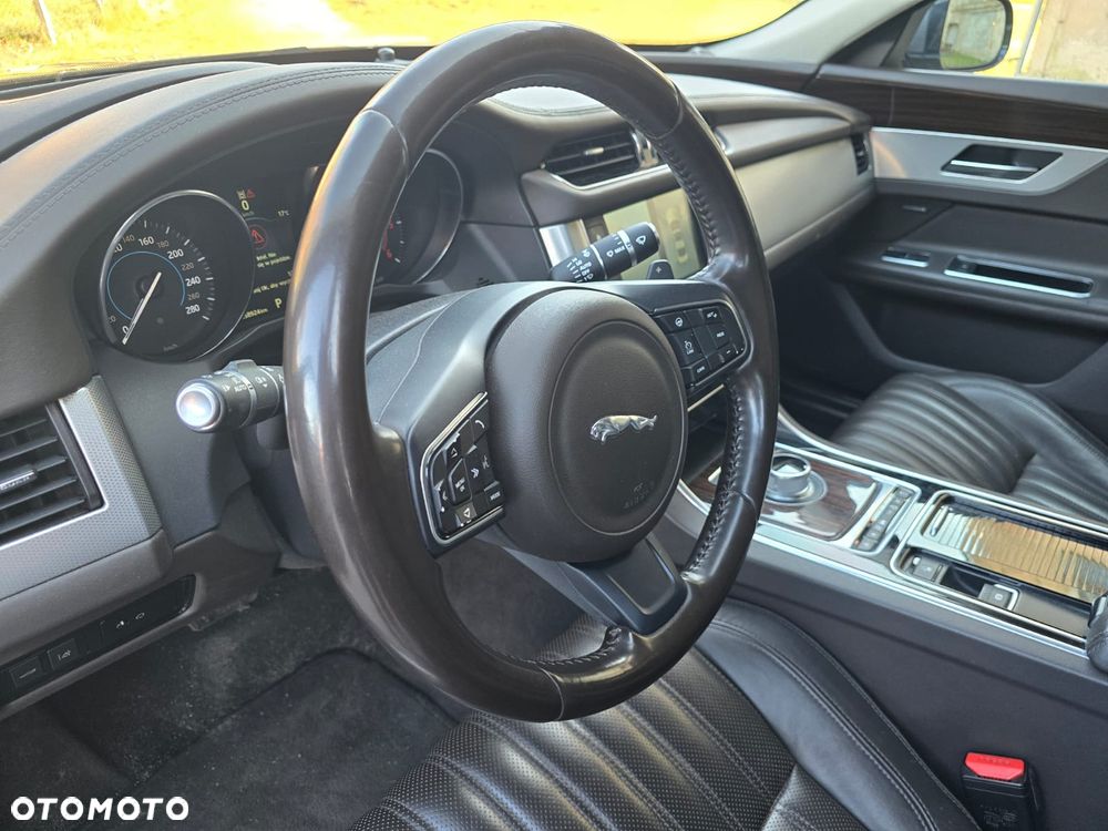 Jaguar XF 2.0 i4D Prestige - 13