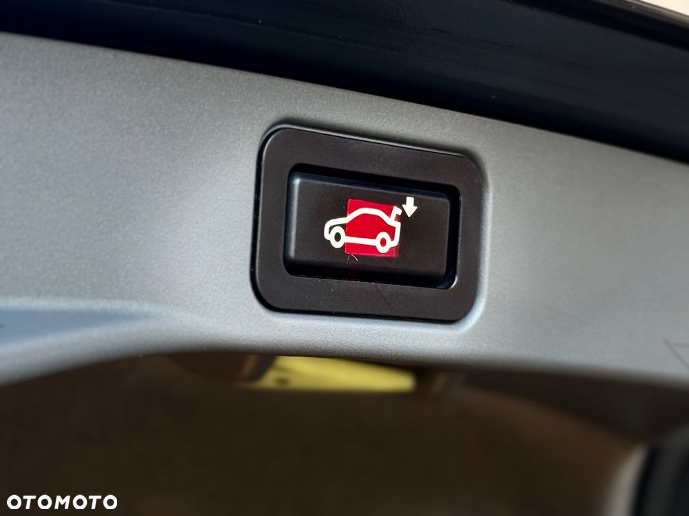 BMW Seria 7 750i L - 32