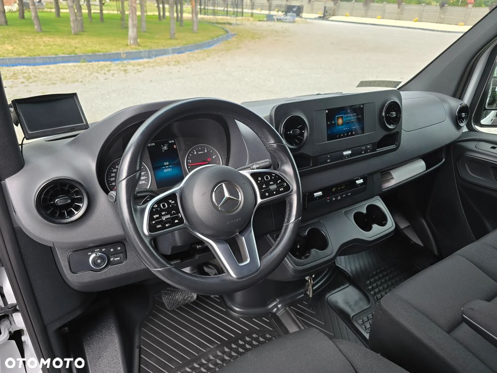 Mercedes-Benz SPRINTER 319 3.0 V6 190KM 60 Tyś km LONG 4,80cm Długi BOGATA OPCJA WYPOSAŻENIA KAMERA FUL LED HIGH PERFORMANCE MBOX 7 cala SEDZENIE KIEROWCY KOMFORTOWE TEMPOMAT AKTYWNY SALON PL STAN NOWY NOWY NOWY SERWIS ASO DO OSTATNIEGO Km - 28