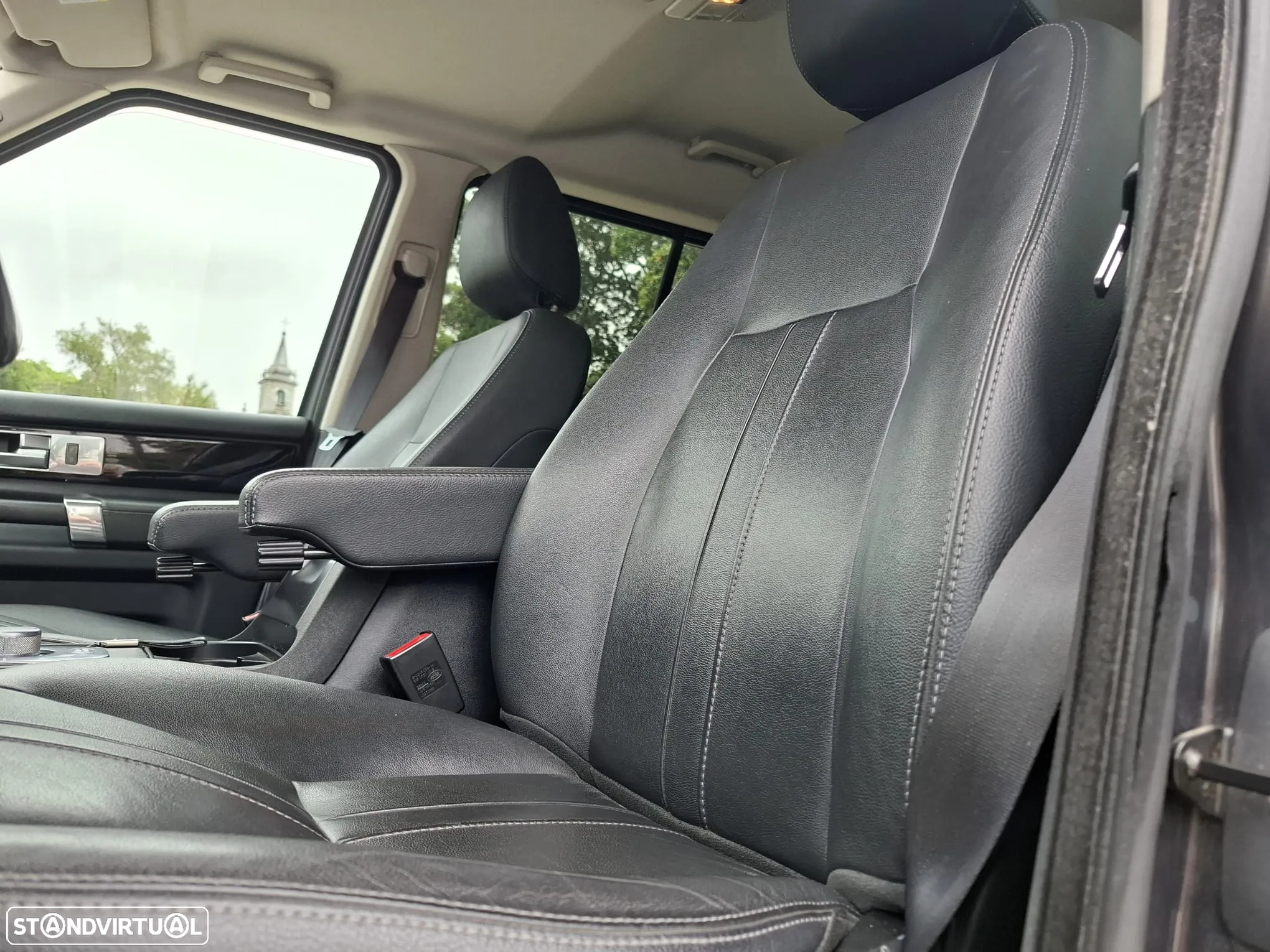 Land Rover Discovery SD V6 HSE - 27