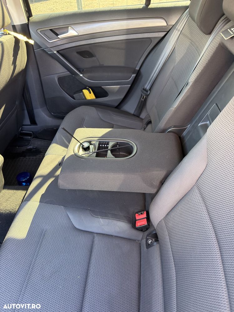 Volkswagen Golf - 10