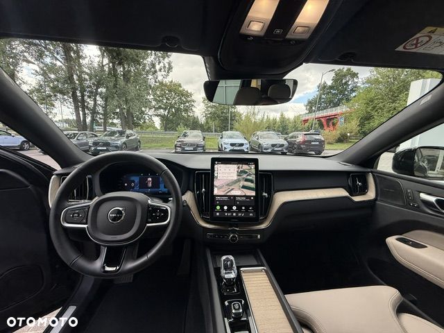 Volvo XC 60 B5 B AWD Plus Dark - 4