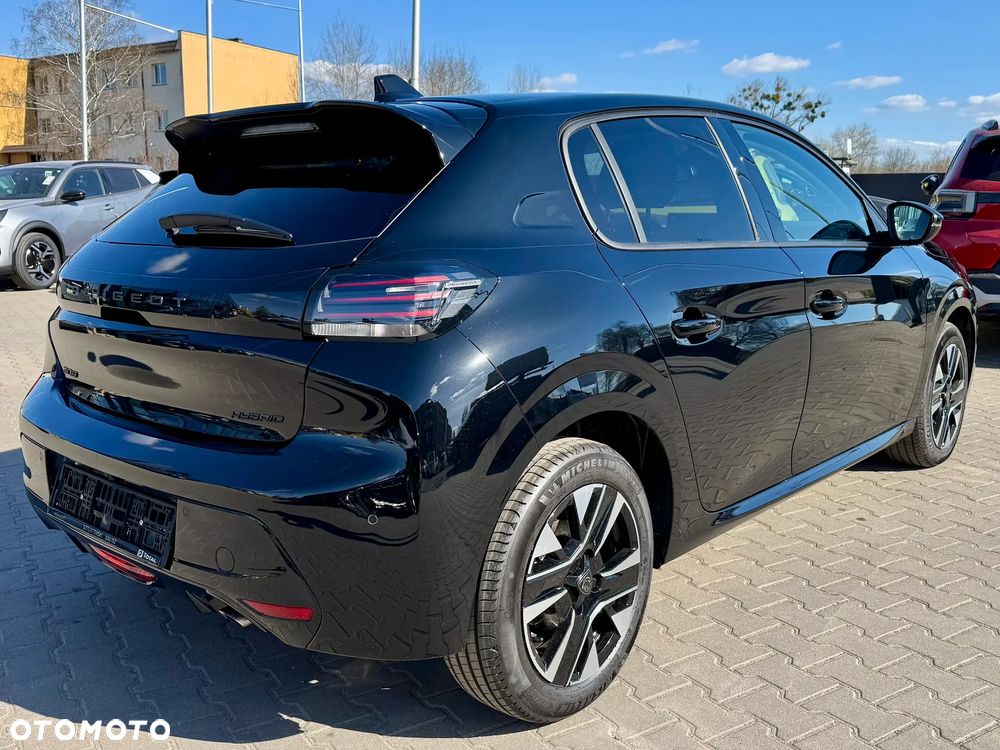 Peugeot 208 - 8