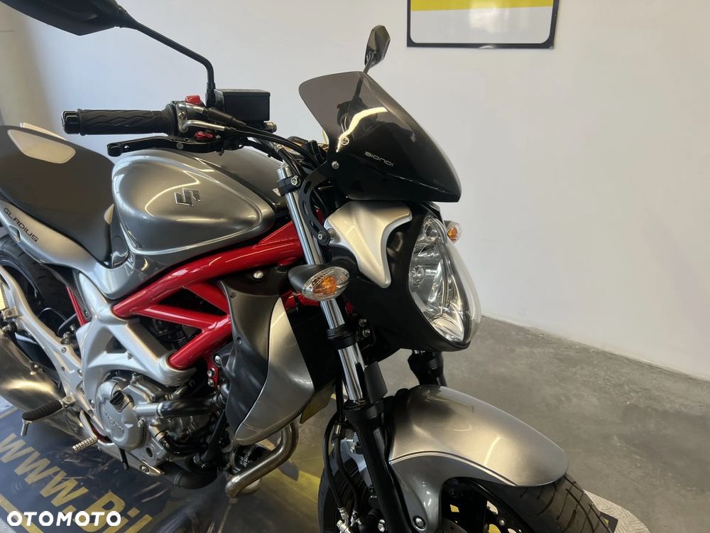 Suzuki Gladius - 21