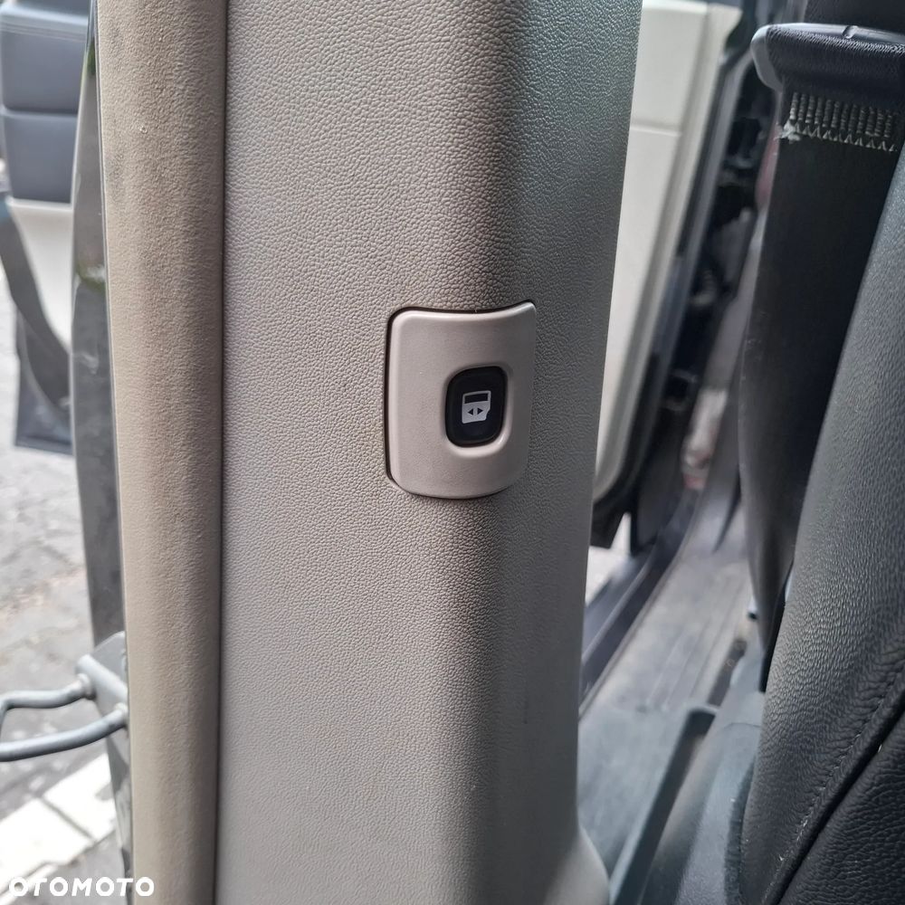 Chrysler Town & Country - 21
