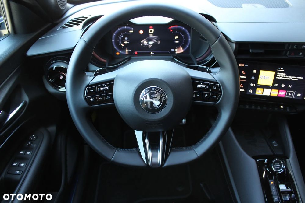 Alfa Romeo Junior 1.2 mHEV Ibrida Q4 eDCT - 11